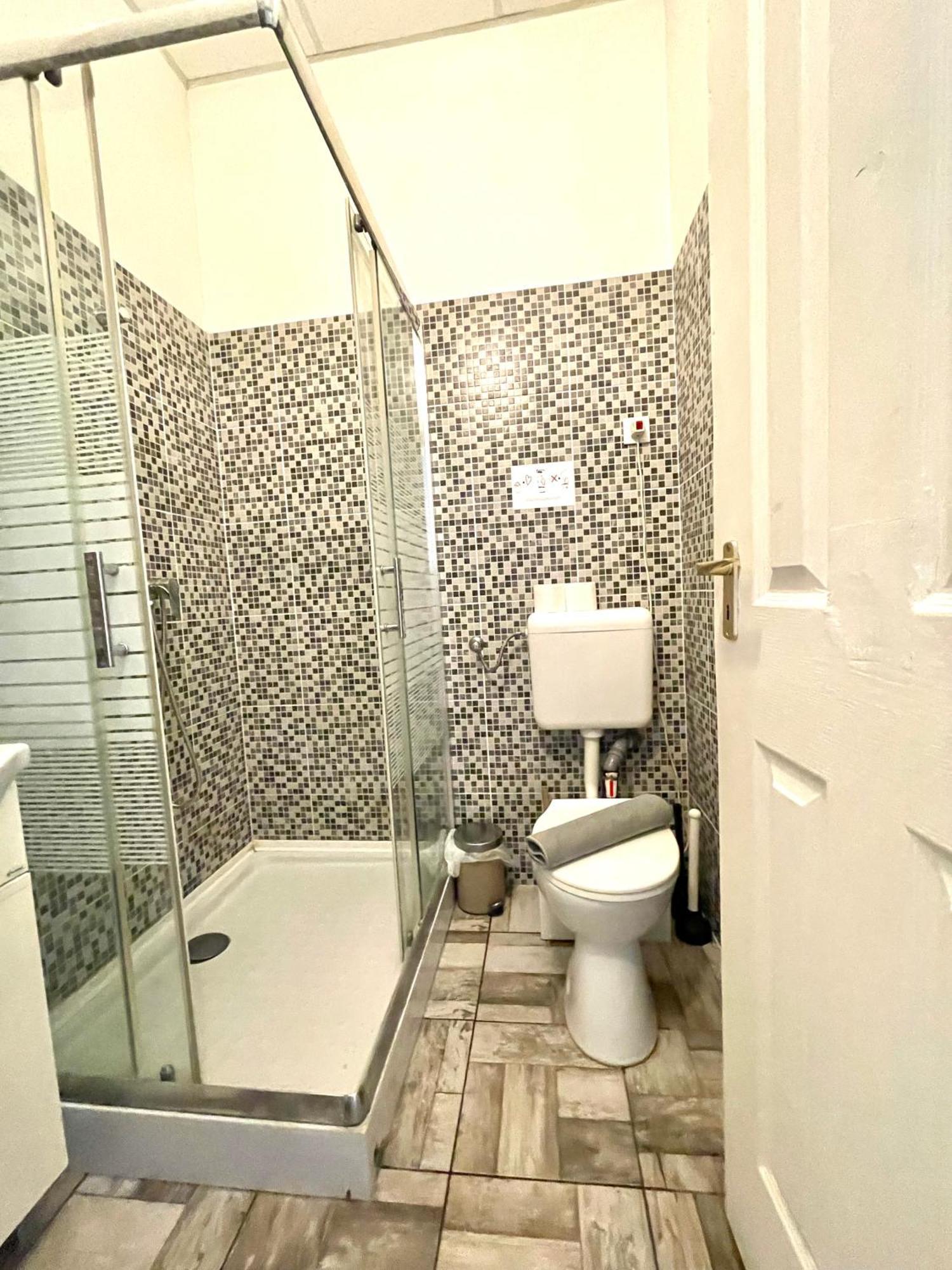 Aradi Rooms With Private Bathroom In The City Centre Budapest Extérieur photo