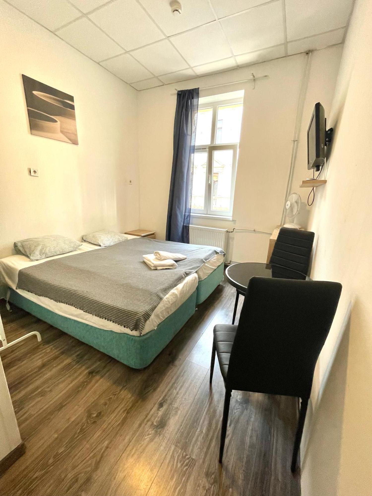 Aradi Rooms With Private Bathroom In The City Centre Budapest Extérieur photo