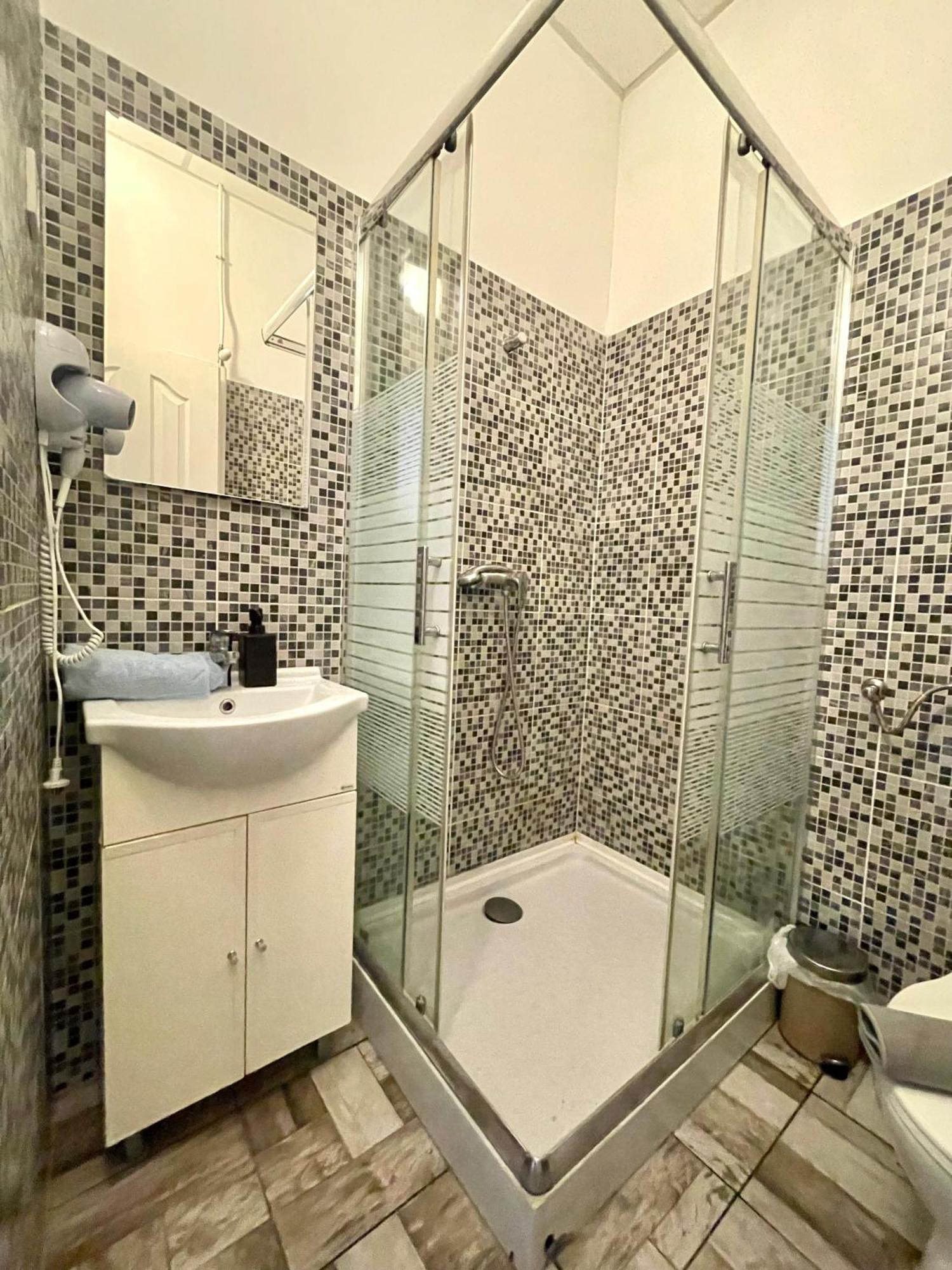 Aradi Rooms With Private Bathroom In The City Centre Budapest Extérieur photo